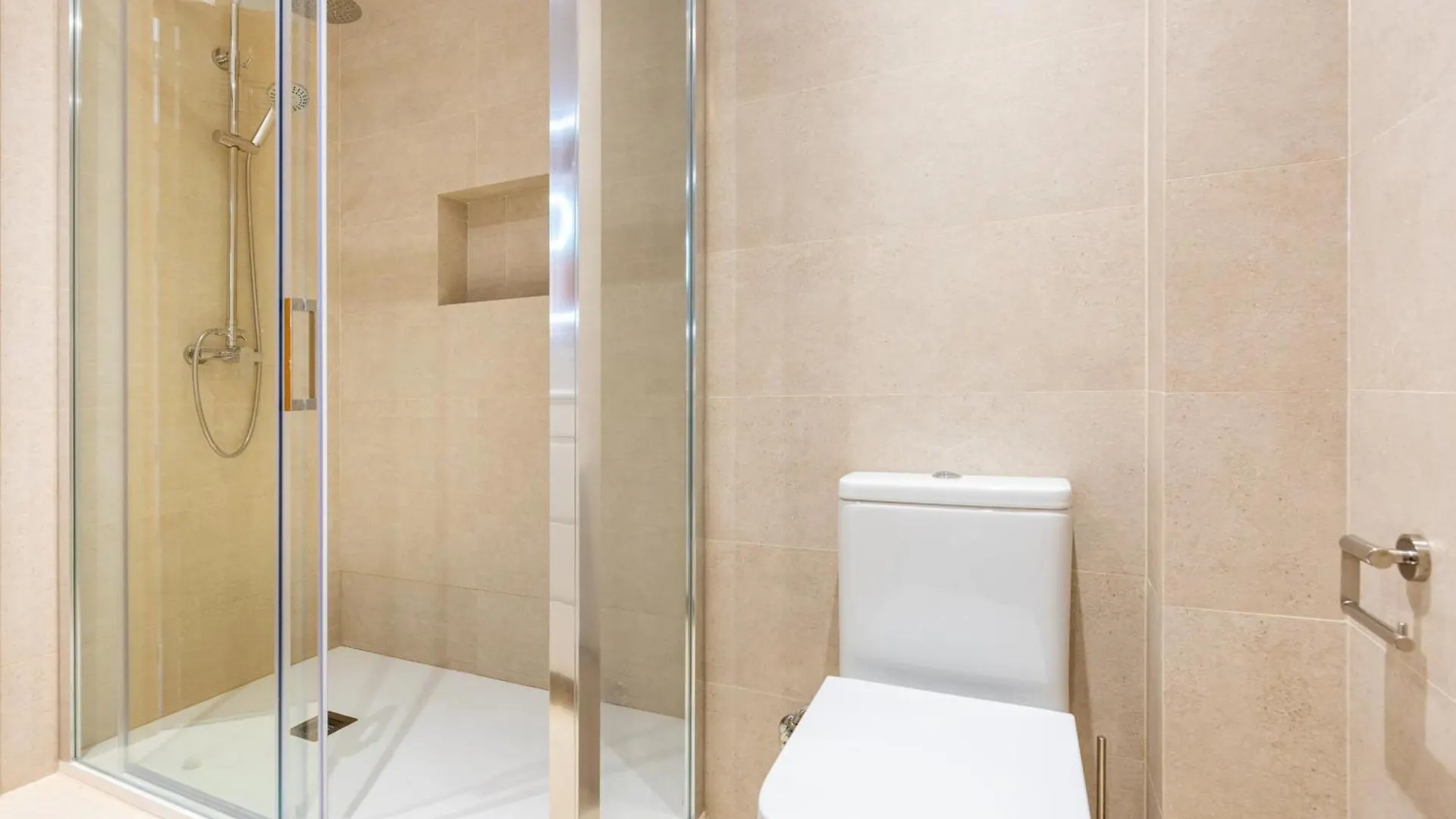 Carihuela II - 2 Bedroom Sea View Apartment Near The Beach توريمولينوس 0*,  إسبانيا