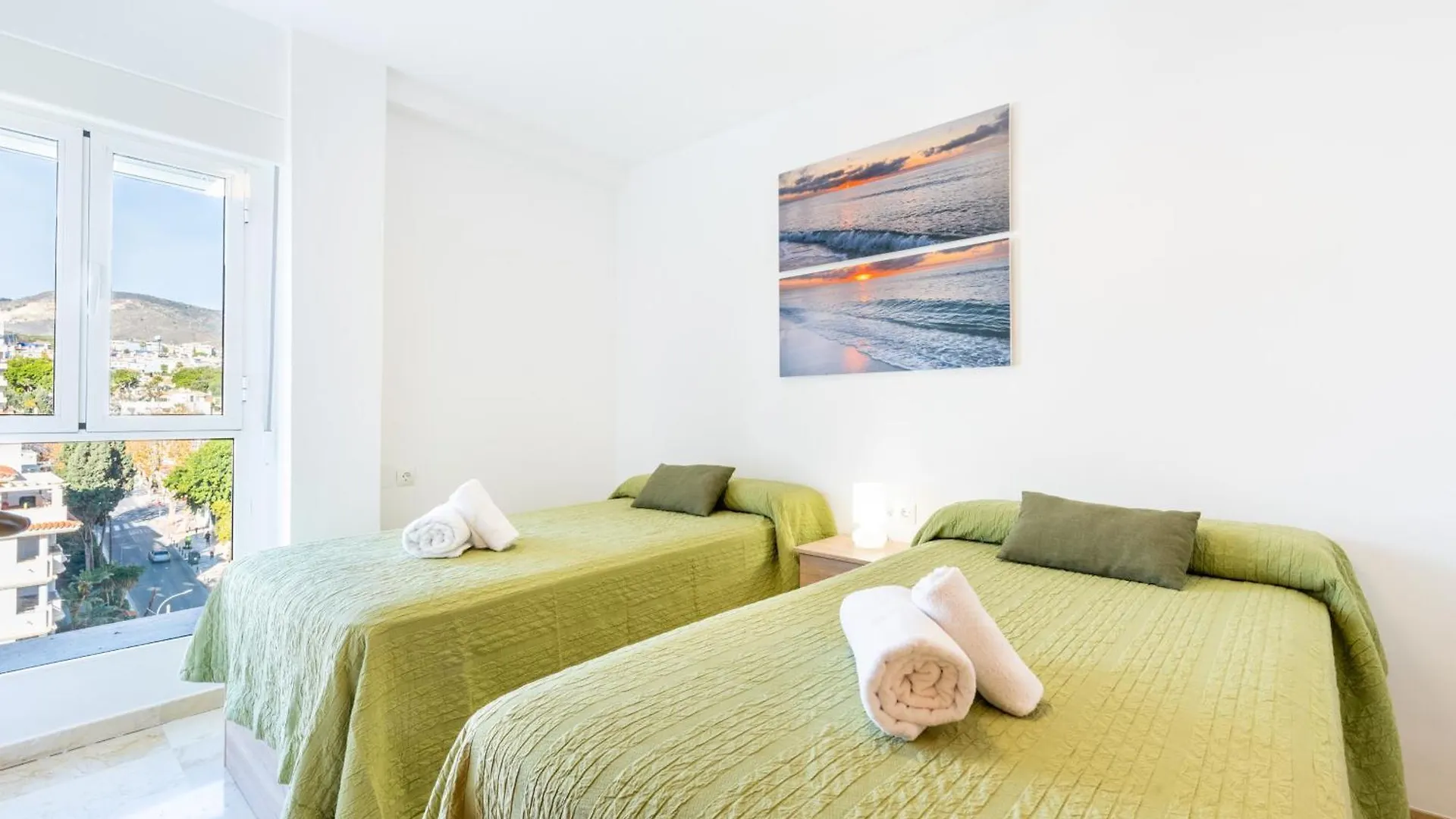 Carihuela II - 2 Bedroom Sea View Apartment Near The Beach Torremolinos