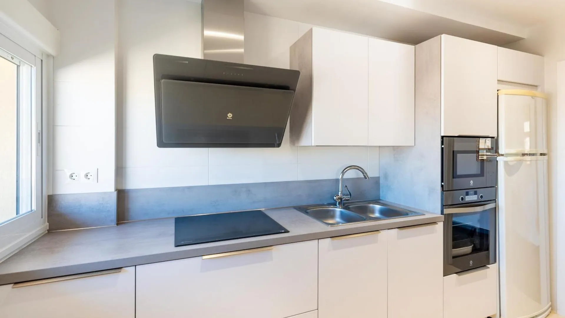 Carihuela II - 2 Bedroom Sea View Apartment Near The Beach Torremolinos Španělsko