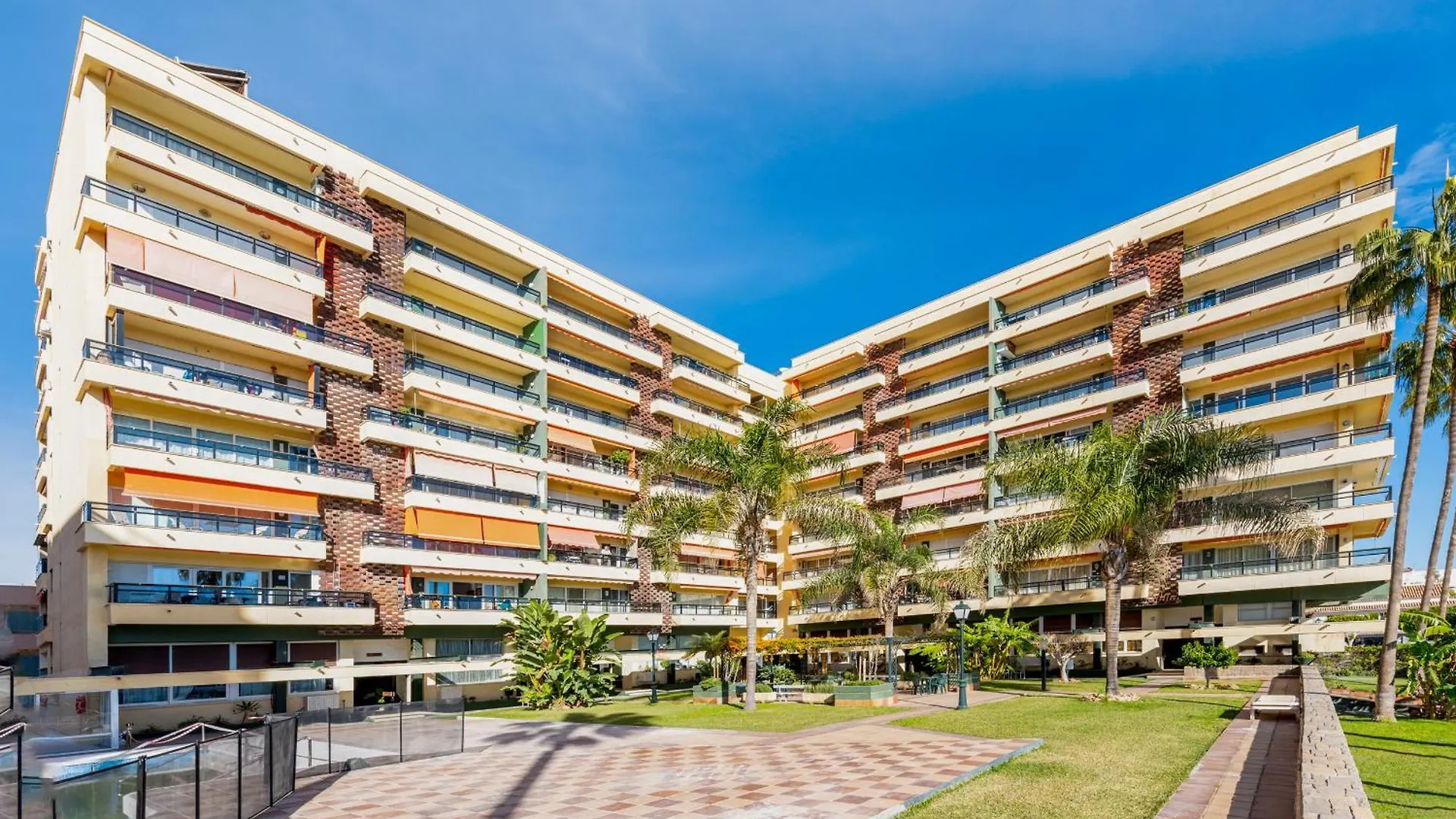 Carihuela II - 2 Bedroom Sea View Apartment Near The Beach Torremolinos