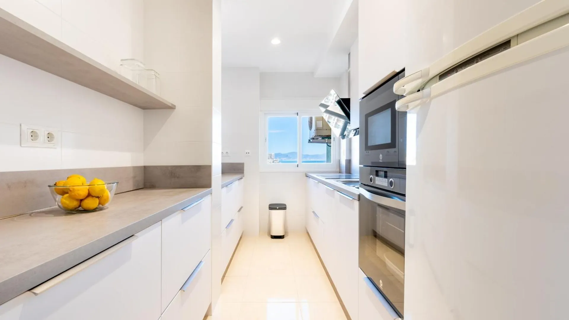 Carihuela II - 2 Bedroom Sea View Apartment Near The Beach Torremolinos