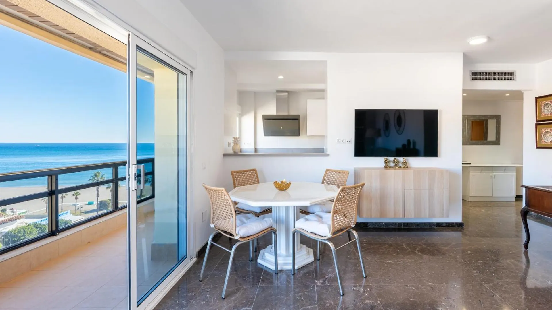 Carihuela II - 2 Bedroom Sea View Apartment Near The Beach Torremolinos